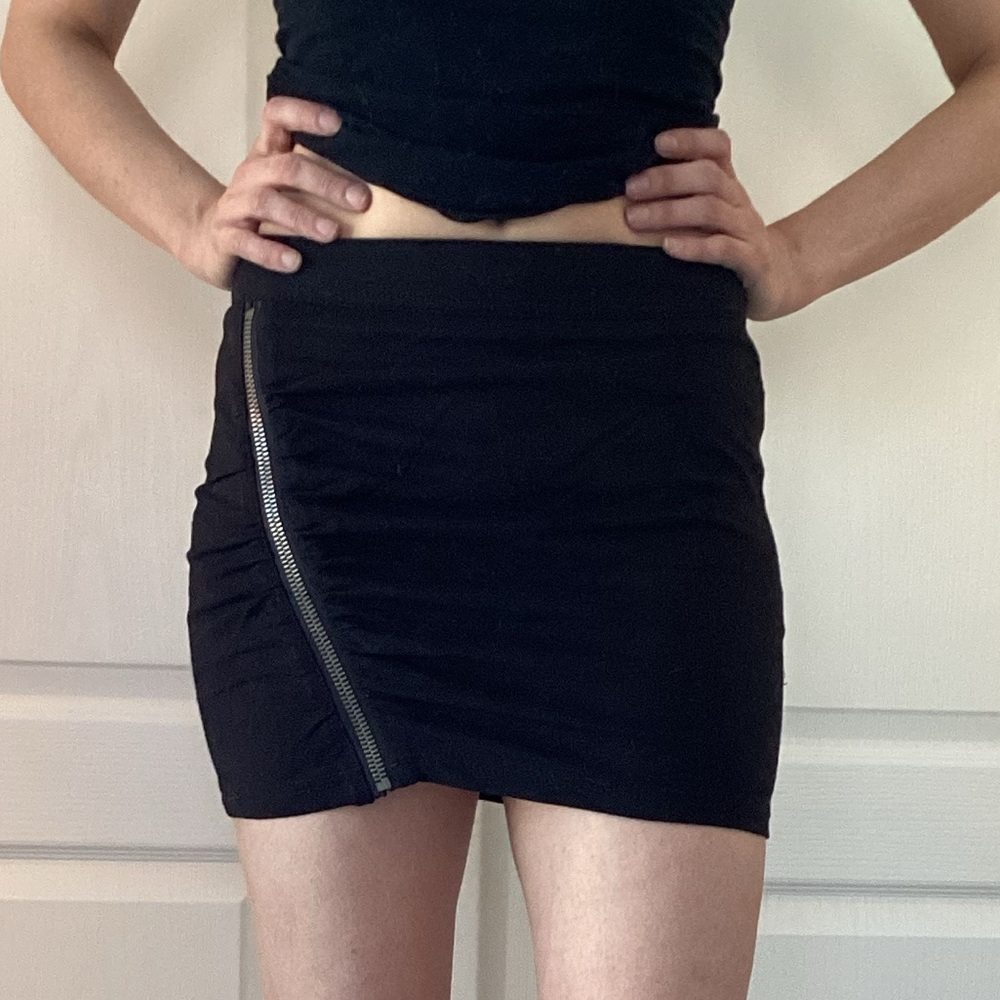 DKNY Black Mini Skirt with Decorative Zipper XS